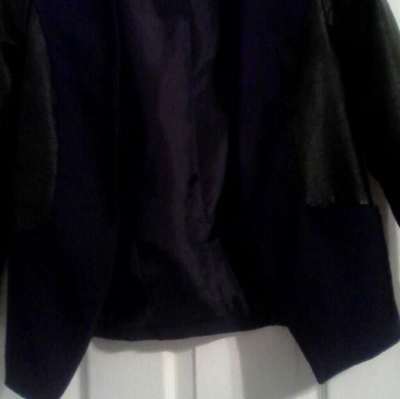Black size 8 H &M jacket - Picture 2 of 3